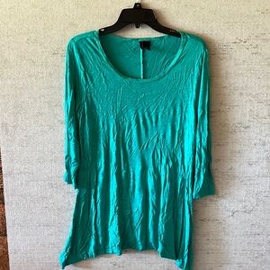 3/4 length, high low shirt